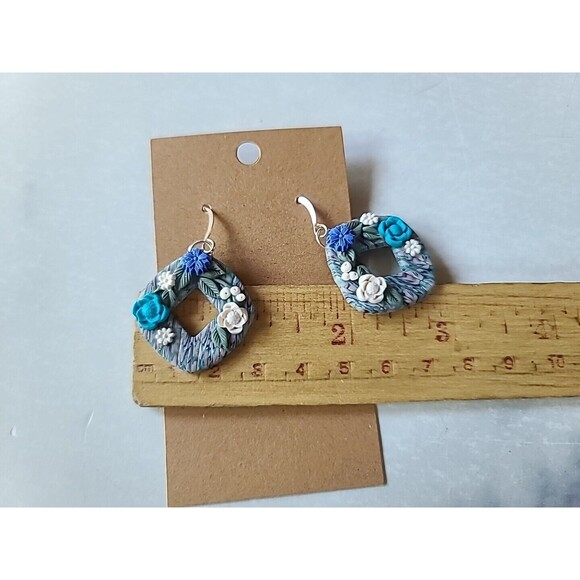 Polymer Clay Floral Dangling Pierced Earrings New - Picture 9 of 10